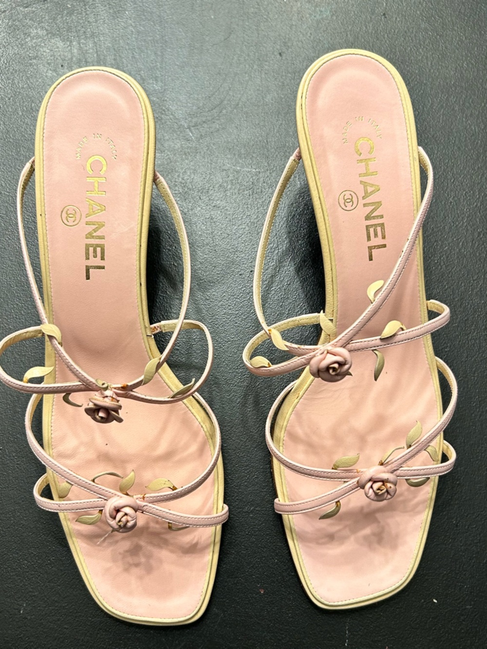 CHANEL Iconic 2001 RARE Rosebud Sandals by Karl Lagerfield - Picture 4 of 8